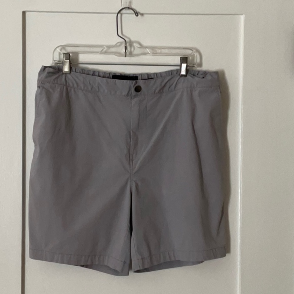 Treasure & Bond Slim Fit Men’s Walking Short. Grey. Large